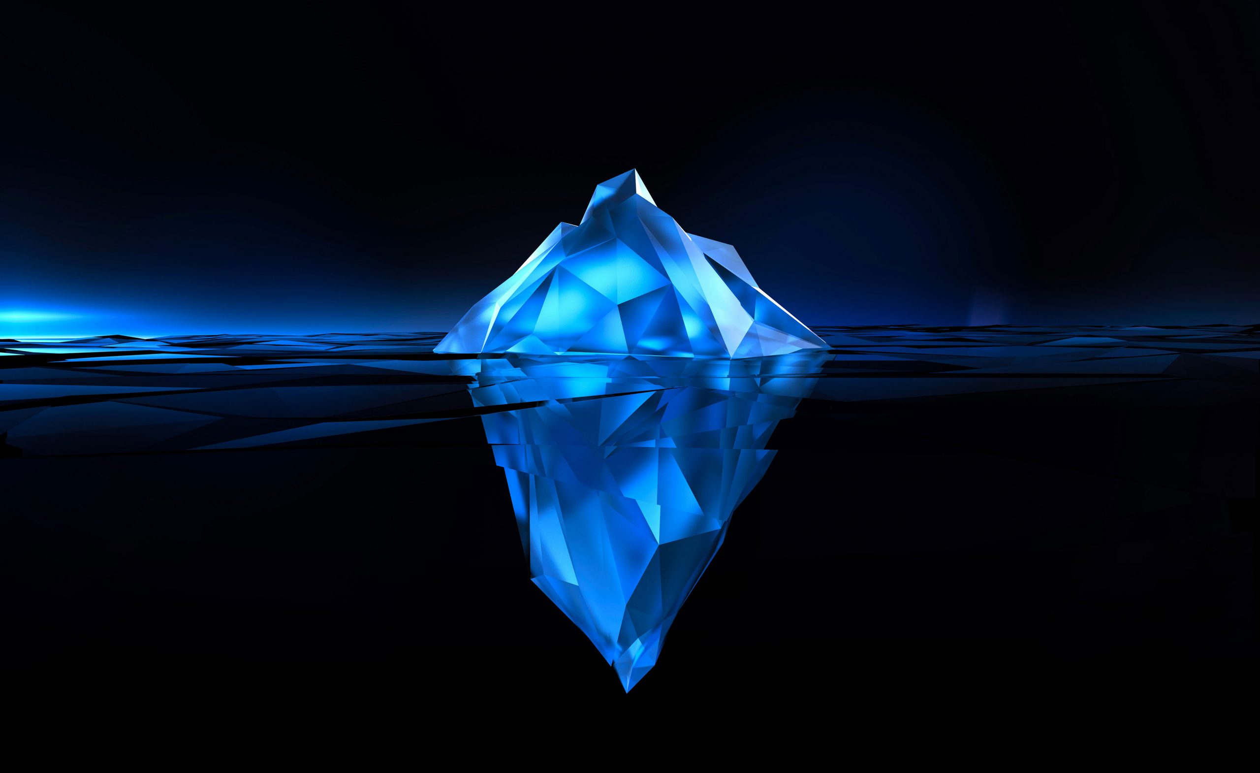 Eisberg mit Spiegelung im Wasser
